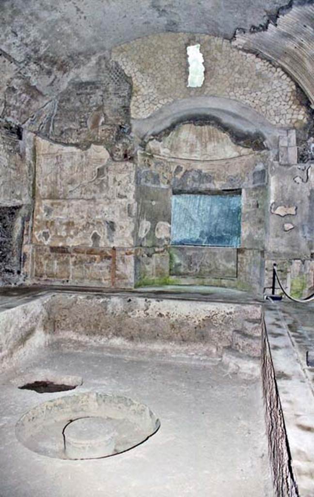 Suburban Baths, Herculaneum. October 2001. Looking east across hot pool in the second larger caldarium. Photo courtesy of Peter Woods.